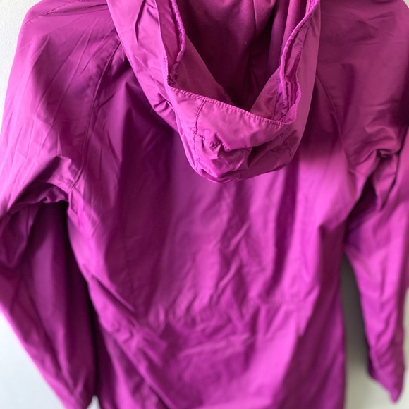 Columbia Zippered Windbreaker - Picture 2 of 4